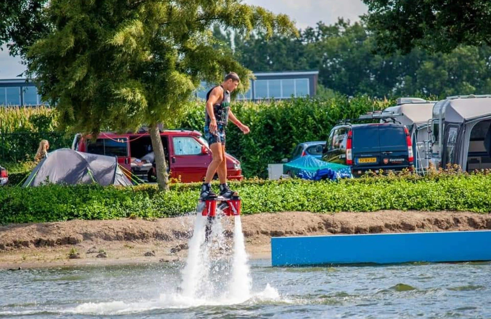 Wateractiviteit flyboard betuwestrand 1